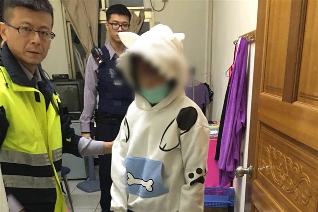 女心情不好就縱火　卻敗在賤狗裝上