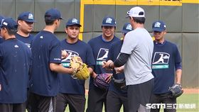 羅嘉仁、陽建福參加投手訓練營。（圖／記者王怡翔攝）