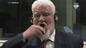 「我不是戰犯！」72歲老將軍堅稱無罪　當庭服毒自盡
圖／翻攝自TRT World YouTube
https://www.youtube.com/watch?v=AdQsDopZfS4