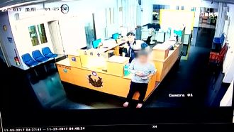 酒醉自撞！男奔派出所問「誰撞我？」