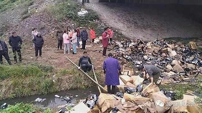 載潮鞋起火…村民趁亂打劫讓司機崩潰