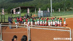 ▲關懷盃首戰長濱與太巴塱少棒握手言和。（圖／記者蕭保祥攝）