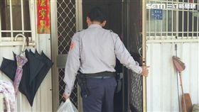 高雄市六龜警分局寶來派出所警員許明溪送便當幫助弱勢家庭／翻攝畫面