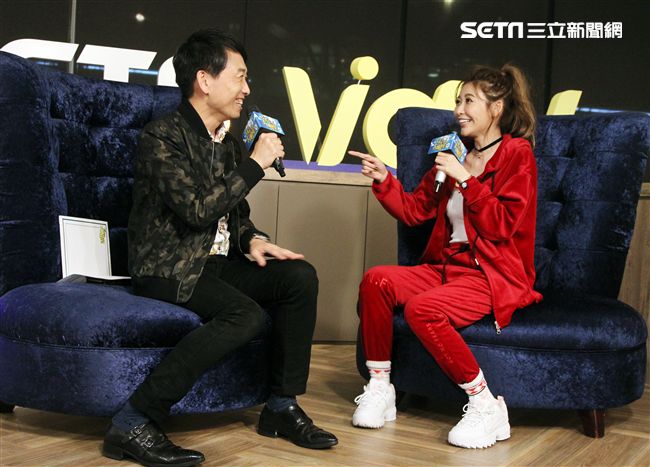 愷樂上「安安大明星」直播。（記者邱榮吉/攝影）