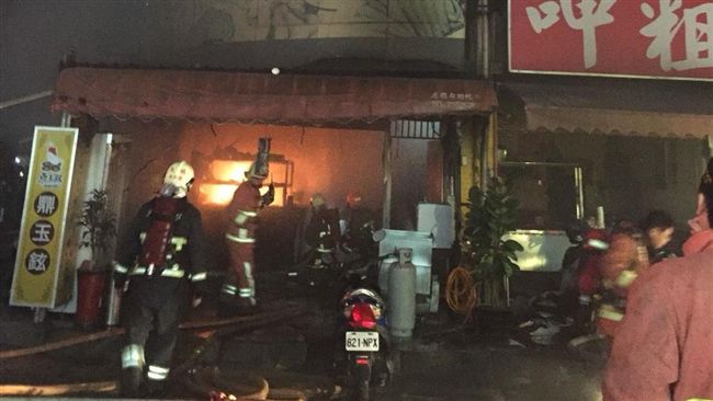 土城鵝肉店遭縱火　住戶墊棉被跳3樓