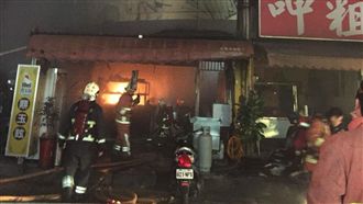 土城鵝肉店遭縱火　住戶墊棉被跳3樓