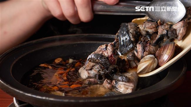 台中人深夜食堂　台灣自創鍋物會噴火
