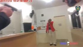 美國紐約,精神病患Cornell Lockhart,警民對峙,員警開槍擊斃（圖／翻攝自YouTube）