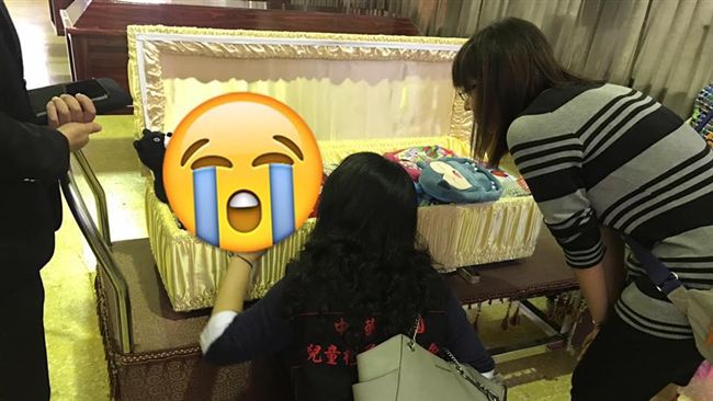 女童遭虐死求粉衣褲　怕腳露在外面…