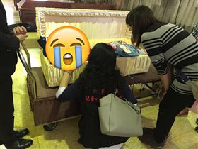 新北,三峽,邱姓女童遭虐亡,葬禮(禮儀師劉君玲臉書 https://www.facebook.com/permalink.php?story_fbid=1956376244378630&id=100000188217444&pnref=story)