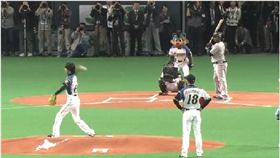 日本滑雪選手開球開到一壘（圖／翻攝自5CH）