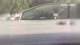 不滿愛車被砸！鎮暴槍狂掃射鄰居車