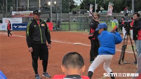 ▲中信兄弟新秀陳琥在關懷盃指導打擊。（圖／記者蕭保祥攝）