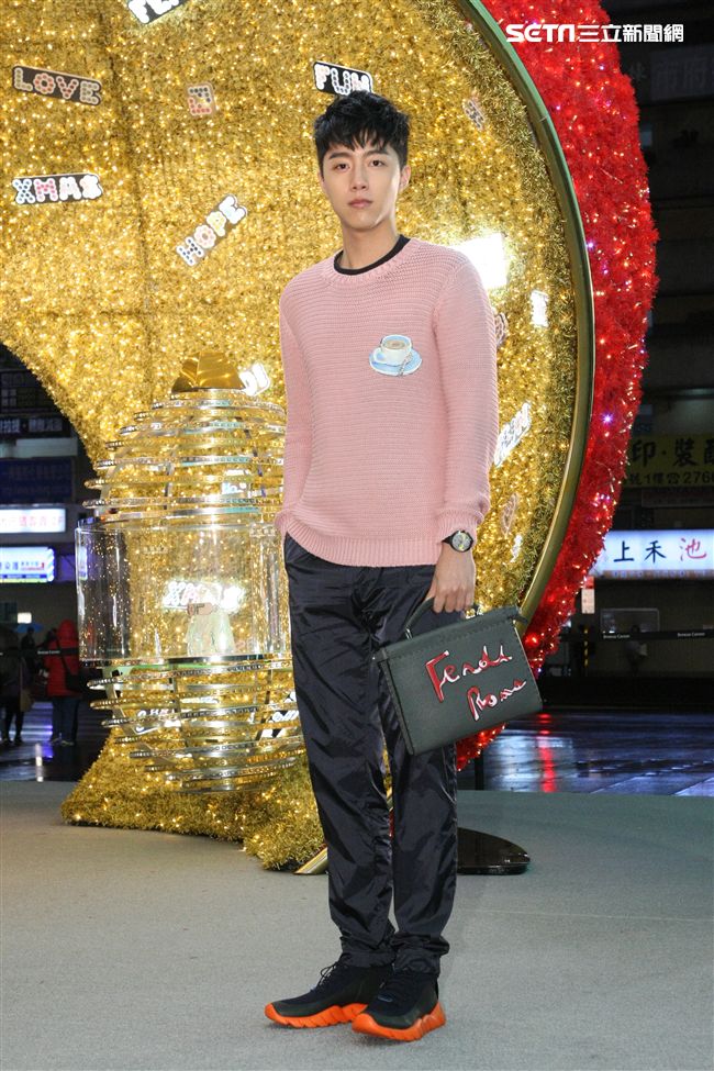  歐陽娜娜、孟耿如、蔡凡熙、張軒睿 FENDI微風信義巨型聖誕裝置點燈派對