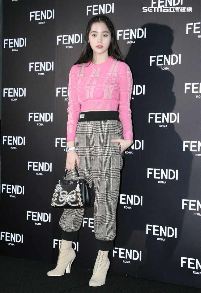  歐陽娜娜、孟耿如、蔡凡熙、張軒睿 FENDI微風信義巨型聖誕裝置點燈派對