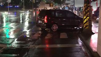 基隆廟口旁婦人遭撞　拖行百公尺命危