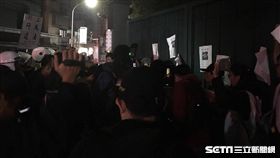 大觀自救會行政院長官邸潑漆抗議　圖／民眾李東祐提供