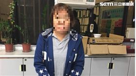 張女前往銀行或超商的ATM提領贓款，次數高達上百次，總金額逾百萬元，由於張女穿著打扮與買菜婦人無異，加上提領過程小心謹慎，才能一再提領成功，警方上週六將張女拘提到案，訊後依詐欺罪移送法辦（翻攝畫面）