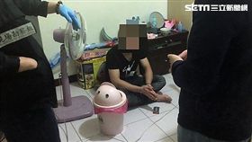 新北市鶯歌1名4歲女童，多次遭母親的莊姓同居男友虐打而亡，莊男母親先前以芙蓉葉熬湯替女童塗抹傷口，但是傷口未經消毒讓女童最後仍不幸離世（翻攝畫面）