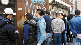 「蹲超商前叼菸」早落伍！日不良少年上街　志願無酬清塗鴉
https://twitter.com/search?f=images&vertical=default&q=%E3%82%AB%E3%83%A9%E3%83%BC%E3%82%AE%E3%83%A3%E3%83%B3%E3%82%B0&src=typd&lang=zh-tw
圖翻攝自推特