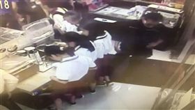 男偷拍女學生裙底（圖／翻攝畫面）