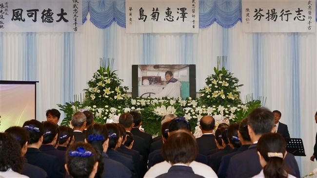 仁醫侯武忠告別式　病人好友淚眼送行