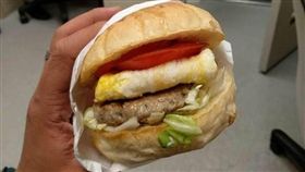 人生,懷疑,薪水,漢堡,便當,蘋果,iPhoneX,台灣,飲料,餐飲,早餐店　圖／翻攝自爆廢公社　https://goo.gl/cZoyAX