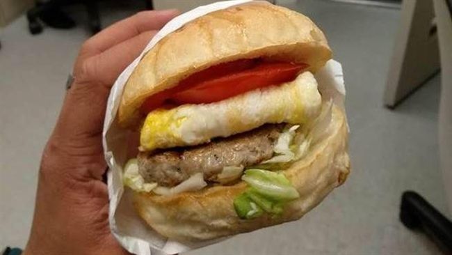 沒附飲料漢堡賣60元！讓他懷疑人生