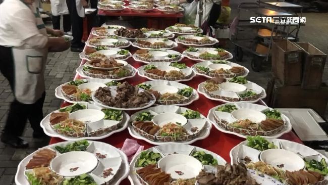 阿勇師親辦桌　紅蟳鮑魚滿桌飽口福