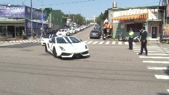 角頭手下父親過世　破億超跑風光送行