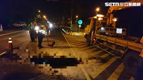 紅牌重機夜撞葛瑪蘭客運／翻攝畫面