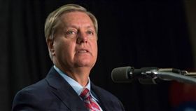 參議院軍事委員會成員葛蘭姆（Lindsey Graham）
https://www.facebook.com/LindseyGrahamSC/photos/a.165988156861867.32974.165987503528599/593578450769500/?type=1&theater