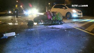 客運迴轉撞重機起火　騎士遭噴飛2死