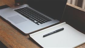 電腦,工作,上班,勞工,網路,霸凌,遺書(圖/pixabay)