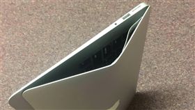 Dcard,跌倒,電腦,糗事,爆笑,蘋果,MAC,荷包,彎曲
https://www.dcard.tw/f/funny/p/227833589