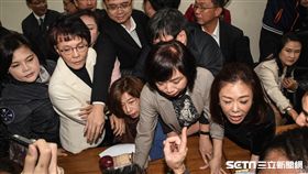 16:9
立法院衛環委員會聯席審查勞基法修正案 圖／記者林敬旻攝