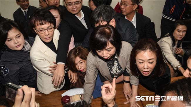 何欣純鬧場　黃昭順：過街老鼠影響我