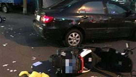 警方到場赫然發現汽機車兩肇駕駛竟是女同仁及酒駕通緝犯。翻攝