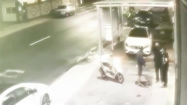 牽拖店家車擋道　莽漢竟持刀砍人