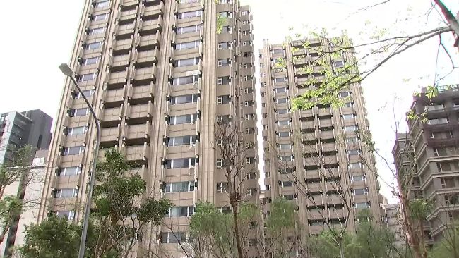 豪宅交屋差很大！名人住戶接力告建商