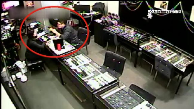 詐欺慣犯持百元假貨　掉包23萬真鑽