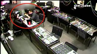 詐欺慣犯持百元假貨　掉包23萬真鑽