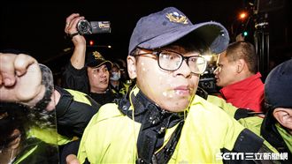 自由台灣黨成員轉戰凱道　警強制驅離