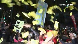 勞基法初審闖關　勞團灑冥紙癱瘓交通