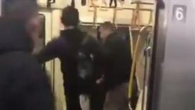 日本電車打人 圖/翻攝自Twitter