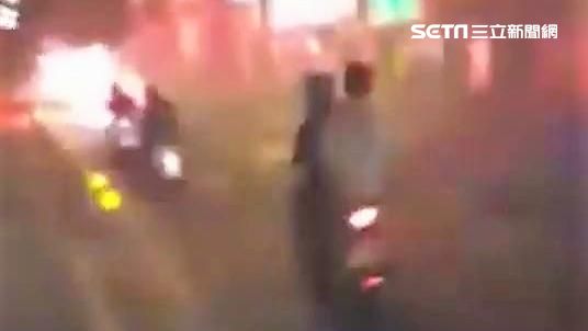 深夜點信號彈狂飆　警掌握身分追緝中