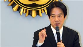 賴清德新世代反毒策略視察第2站（2）行政院長賴清德展開新世代反毒策略視察，5日第2站來到法務部調查局科技大樓，致詞時強調政府反毒決心。中央社記者郭日曉攝  106年12月5日