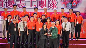 蔡總統彰化表揚績優志工團隊全國績優志工暨績優志工團隊頒獎典禮5日下午在彰化舉行，總統蔡英文（前左）出席，親自頒獎表揚績優志工團隊。中央社記者吳哲豪彰化攝　106年12月5日