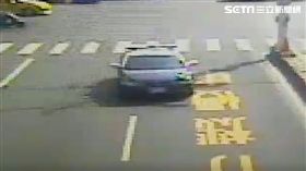 把巡邏車當成救護車開 員警只為搶救2歲女童性命(圖/翻攝畫面)