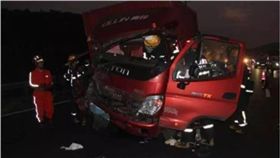 車禍,追撞,滑手機,聊天,大陸,潘海高速,母親　圖／翻攝自新浪新聞